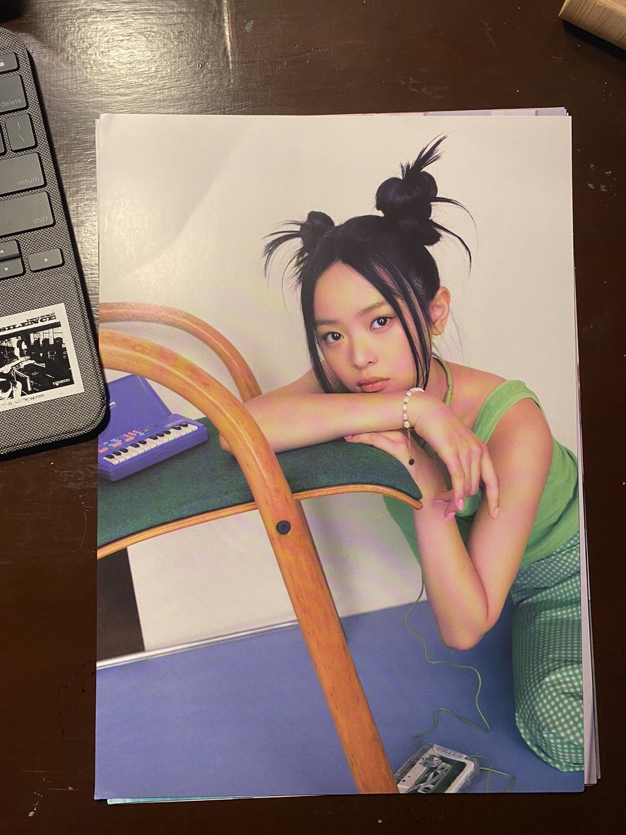 ryujinlover8's tweet photo. New Jeans Seasons Greetings Posters (Tingi or as Set) 

30 each! (The rest are replied to this tweet) https://t.co/opLa2wqjvC