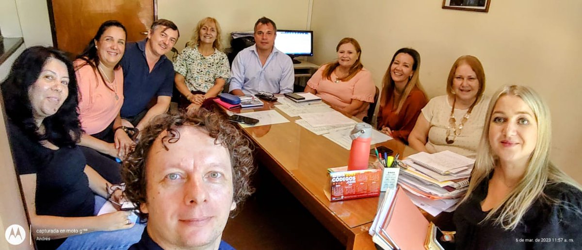 Reunión  de nuestros funcionarios, para delinear acciones en el marco de los 40 años de Democracia; planteandose los desafíos que enfrentamos en estos tiempos complejos y acordando acciones a corto y mediano plazo pensando en fortalecer el trabajo de la Agrupación.