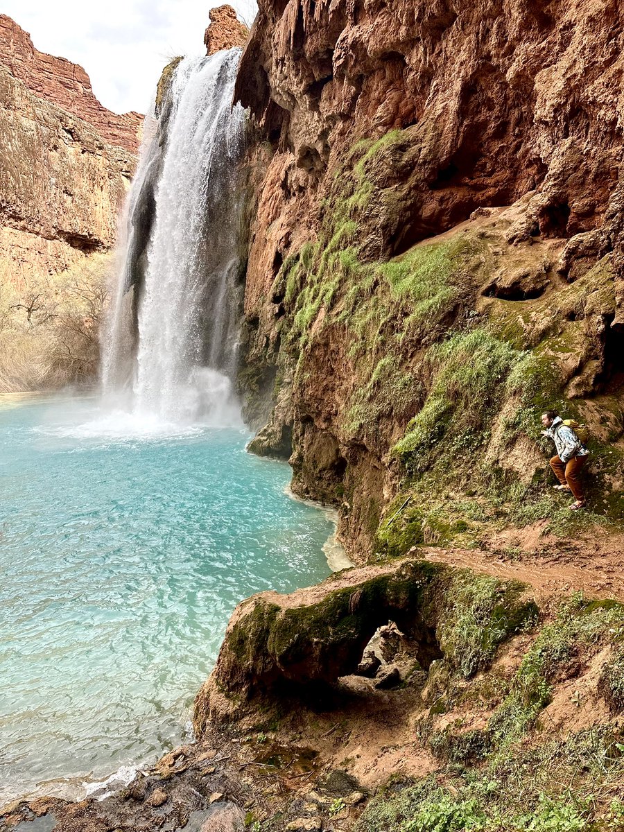 I found out my feet / ankle top out at about 8.5 miles of hiking with a heavy pack. Too bad this hike is 10.5 miles. We out here though. #havasupaihike #havasufalls #backpacking 1/2