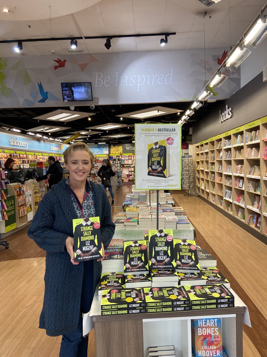 Did you know that ⁦@easons⁩ have an exclusive edition of #strangesallydiamond with extra content? Here’s ⁦@lizzienugent⁩ in store today