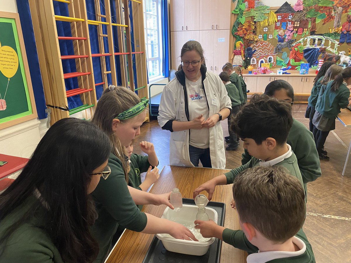 agjsschool's tweet image. Fab Science Workshop for Aspen this afternoon! We are carrying out experiments to learn about forces. #agjaspen #agjyear5 #agjscience