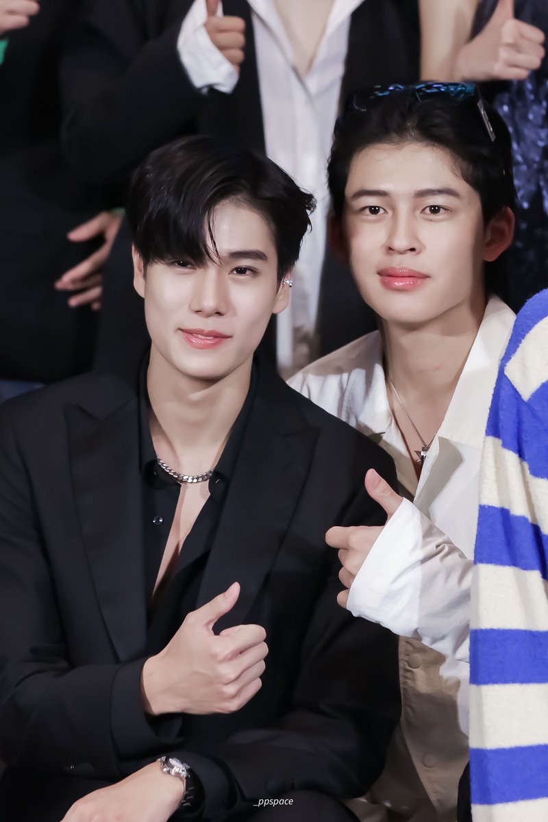 _ppspace's tweet photo. 😁👍🏻

#Galapremiereหุ่นพยนต์ #หุ่นพยนต์
#ปอนด์ภูวินทร์ #ppnaravit @ppnaravit #phuwintang @phuwintang https://t.co/X2o5I6u29V