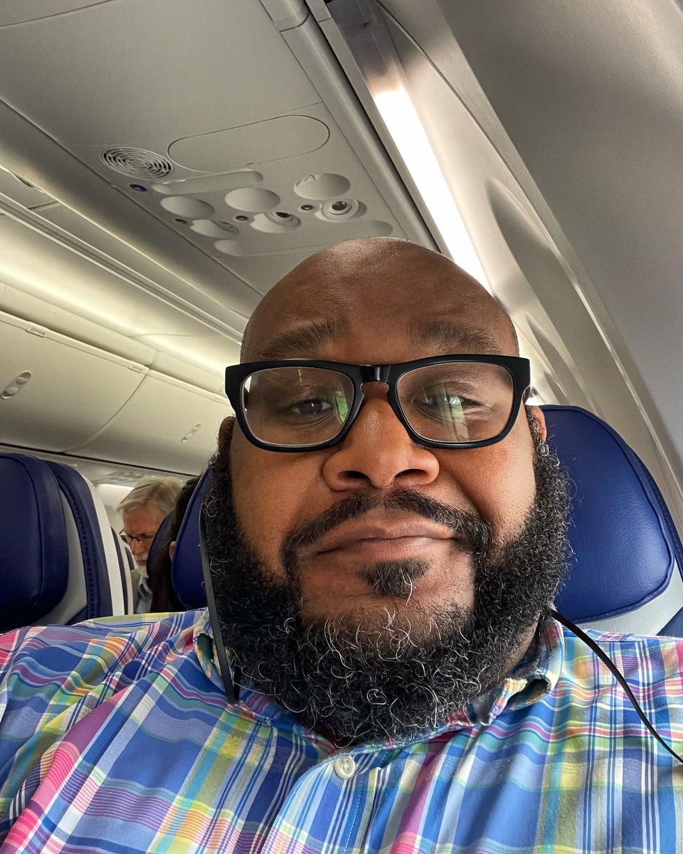 UrsineNoir's tweet photo. Row to myself anointing this trip? No. Full flight. But I did finesse a window seat with a C11 boarding position. That’s something! #TravelingMercies #HesAWayMaker #Rababababababababababa https://t.co/lJMRPXkZN9
