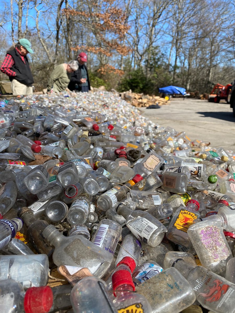 stephsantos_rn's tweet photo. 50,000 nips collected! Come promote the #RIBottlebill rally this Thursday at the Statehouse library at 3pm! #Savethebay #CleanRI #cleanwateraction #Friendsofthesaugatucket https://t.co/LmYqpikrcY