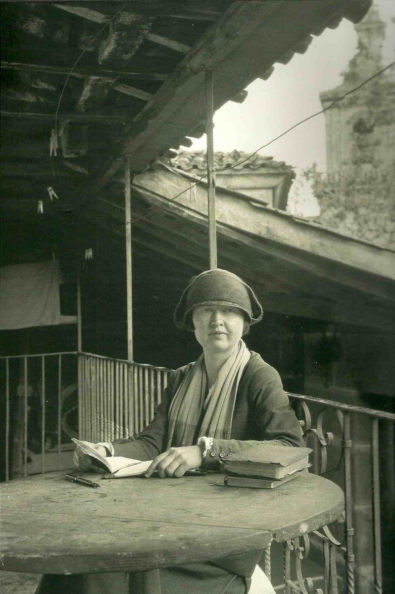 EdyS70492274's tweet image. “La scrittura mi protegge. Vado avanti facendomi scudo delle mie parole, delle mie frasi, dei miei paragrafi abilmente concatenati, dei miei capitoli astutamente programmati”

Georges Perec, Sono nato

#Citando a #CasaLettori

Ruth Mathilda Anderson