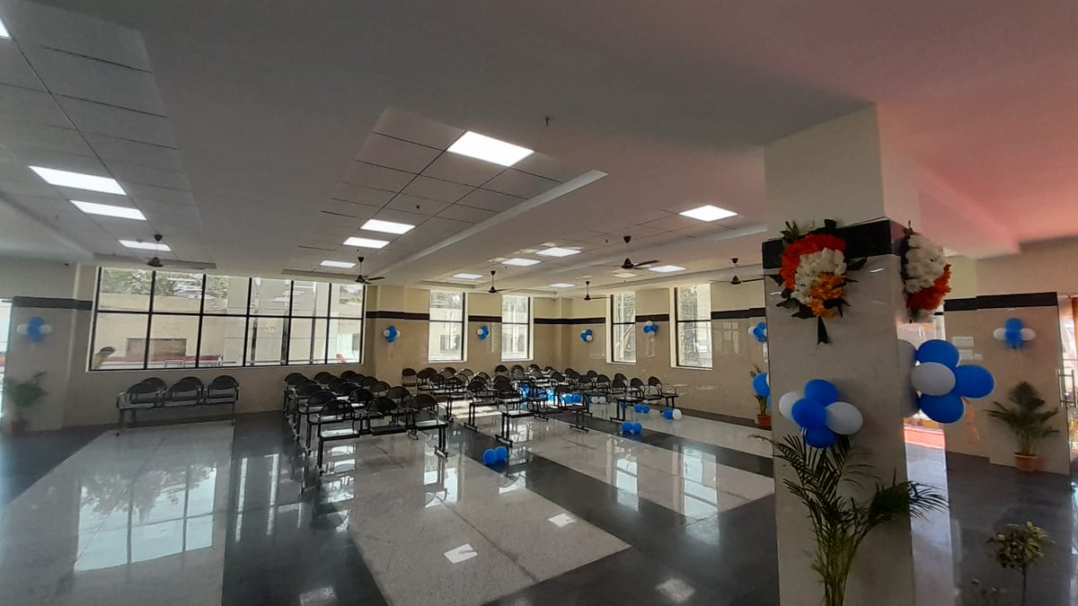 SmartCities_HUA's tweet photo. These projects include Trauma Care Centre, MG Stadium, City Central Library, Vending Zones, Amanikerr Lake, ICMCC, Smart Roads. (2/2)
#SmartCitiesMission #TumakuruSmartCity #Innaugration #NewProjects #ICMCC #SmartRoads https://t.co/NYOFF7I9L0