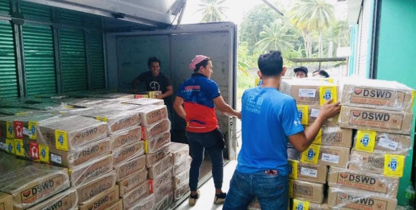 dswdserves's tweet photo. Agarang umaksyon ang DSWD XI at inihanda ang mga ipamamahaging family food packs (FFPs) at non-food items para sa mga residenteng naapektuhan ng Magnitude 5.9 na lindol sa rehiyon ngayong ika-7 ng Marso 2028.

#BawatBuhayMahalagaSaDSWD ❤️ https://t.co/eqTeNlhADi