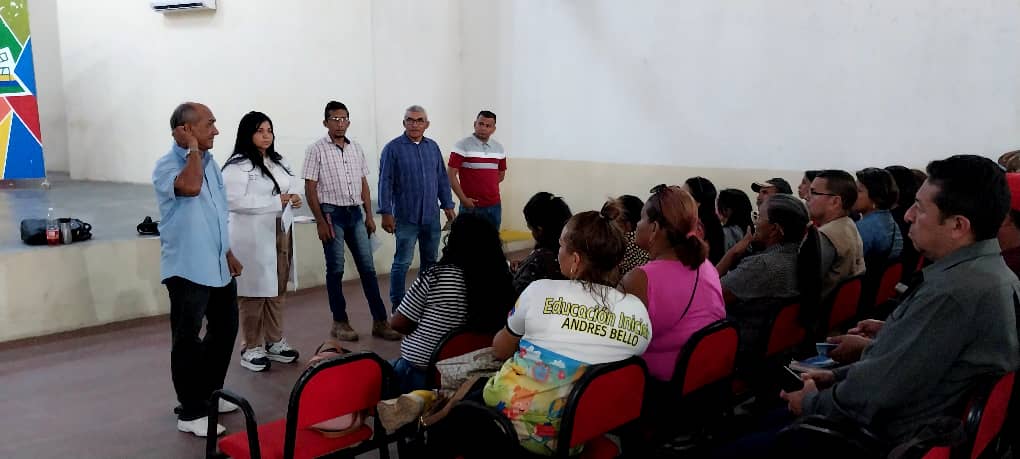 Ayer, por instrucciones de nuestro Enlace Estadal <a href="/eduardopiate2/">eduardo piñate</a>, el EPM San Fernando del <a href="/PSUVEnApure/">PSUV Apure</a> realizamos reunión organizativa con la AUS en el Edo Apure, Dra. Darling Marín, para coordinar el tema de Salud con los Jef@s de las UBCh en cada Territorio.

#ChávezEternoAmigo