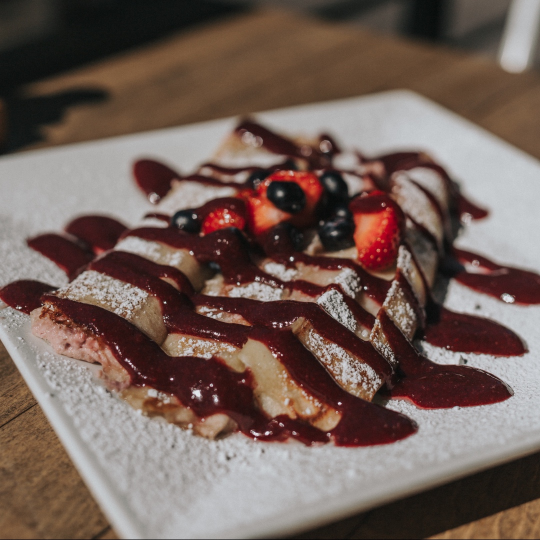 Look at that! 🤤 
Our house-made berry compote on top of our delicious Crepes. It’s got the looks and the taste! Who wants to give it a try?
 #rootd #rootdcafe #rootdroasters #utah #utahfood #utahfoodie #utahrestaurant #utahrestaurants #food #foodie #foodphoto