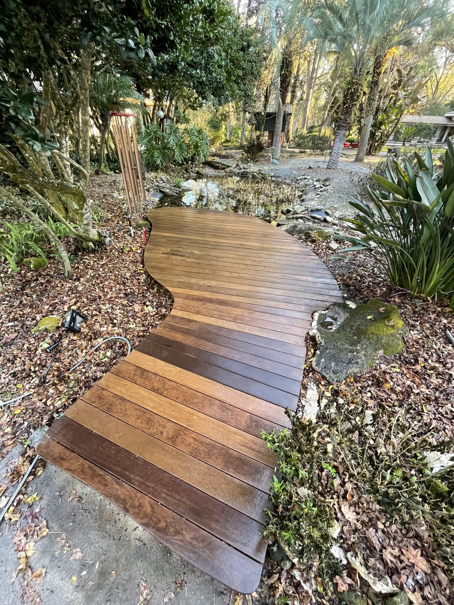 Amazing what a little cleaning and brightening will do! 

#tuesdaytransformation #deckwise