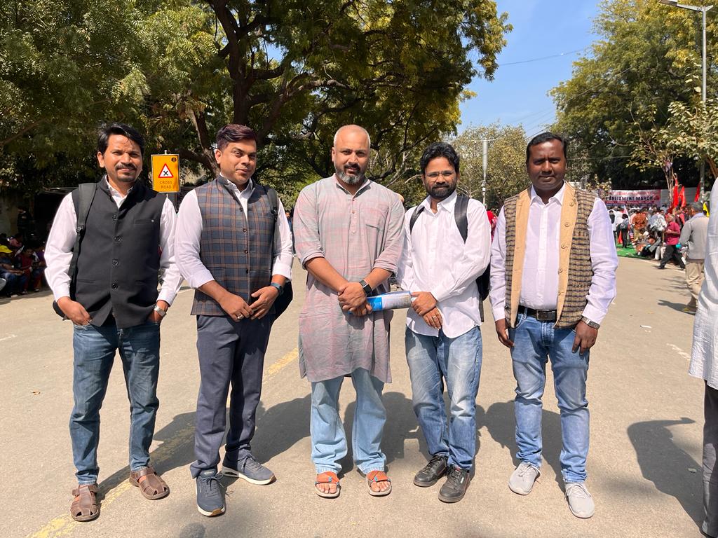 Atmashakti3's tweet image. The report of our national campaign &quot;Education cannot wait. Act Now&quot; was shared recently with eminent people in New Delhi. 

Our children deserve a better future!!

#learningrecovery #educationcannotwait #schoolinfrastructure #rte #mochatashali #grassrootnarratives