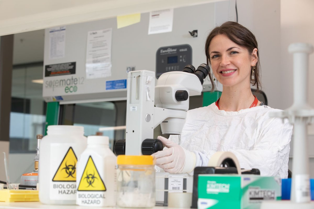 @BellaAnnLambert is a postdoc working on #MND w @jjyerbury @NeuralOoi & @wormychew, developing a novel treatment that seeks to regenerate lost motor neurons from the body's own healthy cells, so that people with #MND may one day be able to regain muscle function. #IWD2023