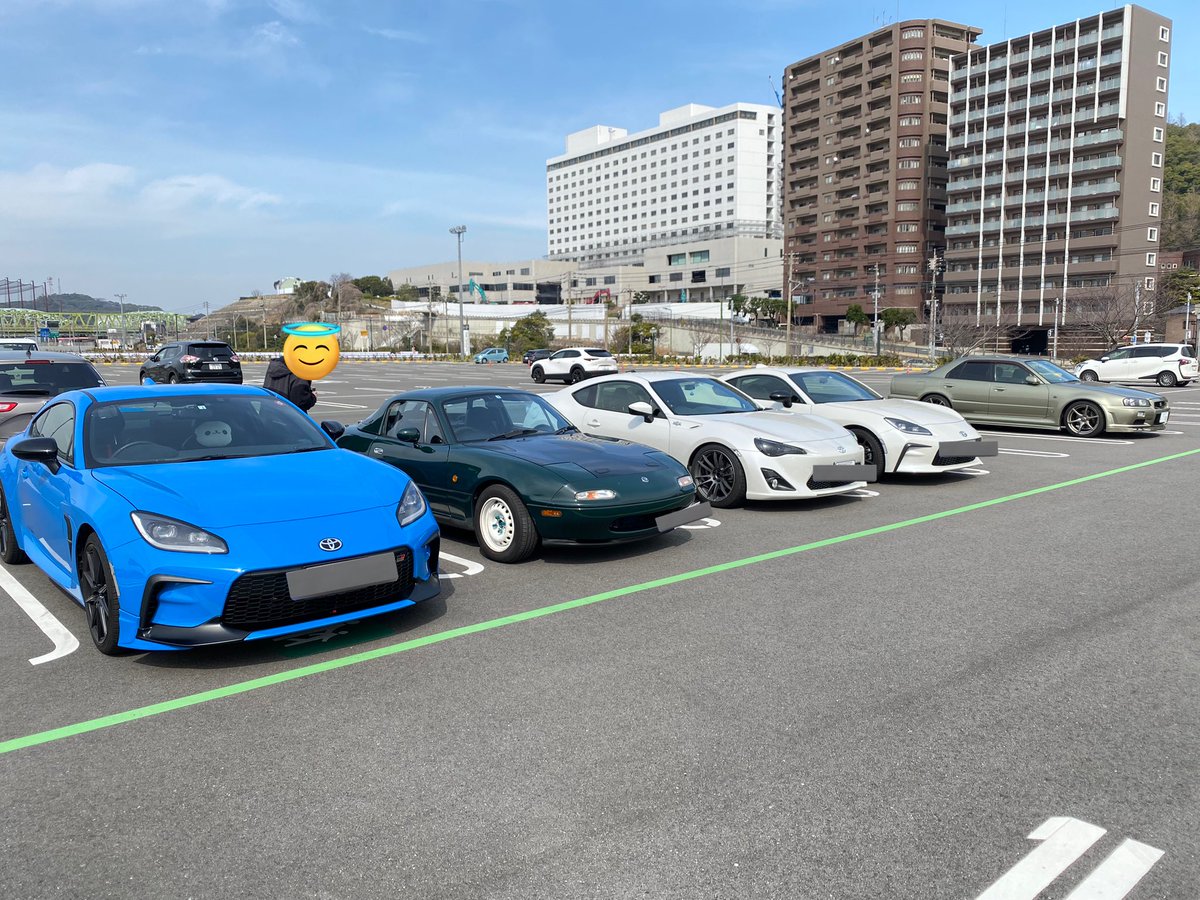 iyozo_386's tweet photo. この前アウトレットに友達（手前3台）と行ってて、戻ってきたらいい感じになってた https://t.co/KEQi63wQyQ