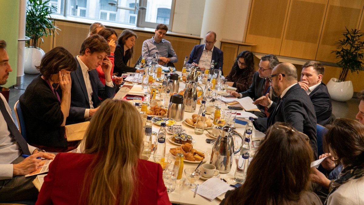 CS_Europa's tweet photo. 🇲🇽 @jordi_canyas se ha reunido hoy con representantes de la sociedad civil mexicana y @FJEDD para avanzar en la elaboración de una agenda positiva para proteger y promover los derechos de las personas migrantes en el país. https://t.co/PwyuZGWK6r
