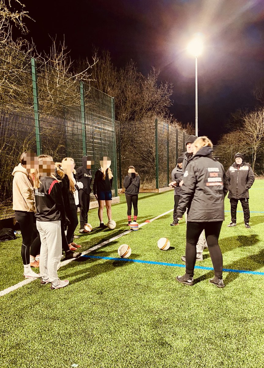 Our officers attended Wormley Youth FC last night to deliver the #livesnotknives preventative input to the U16 girls team, the input was well received and the team were really engaging, if you would like us to visit your club to do a 20 minute pitch side input then please dm