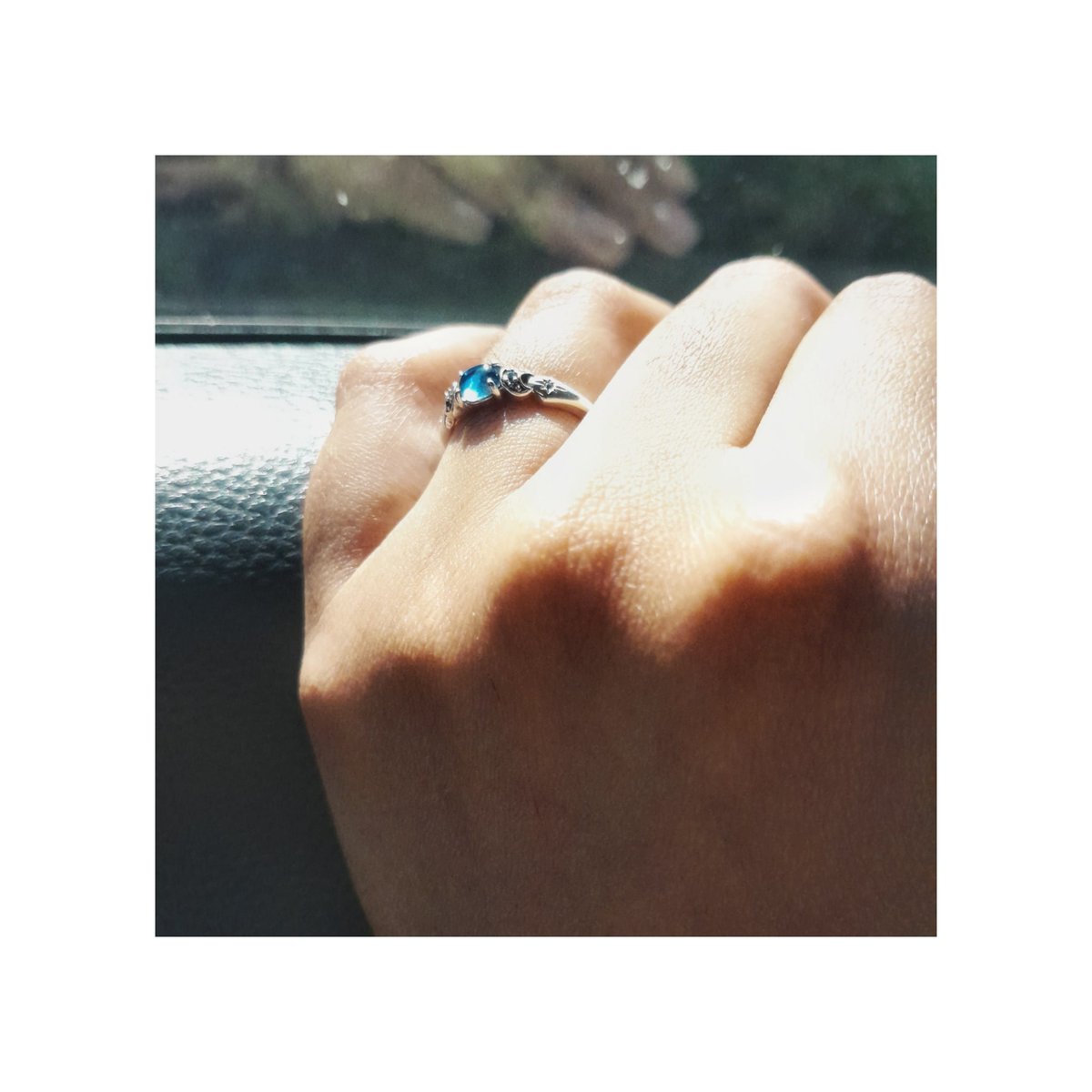 RoyalMikaelson's tweet photo. Somethings just find their way to you when the time is right.

I was searching for something else when this one made its way to me.

It has a little to do with coincidence but lots to do with sprinkles of magic dust ✨️🤍💫...

#MoonlightBlue #Moon #Star #Sunlight https://t.co/WOA3aHqvoI