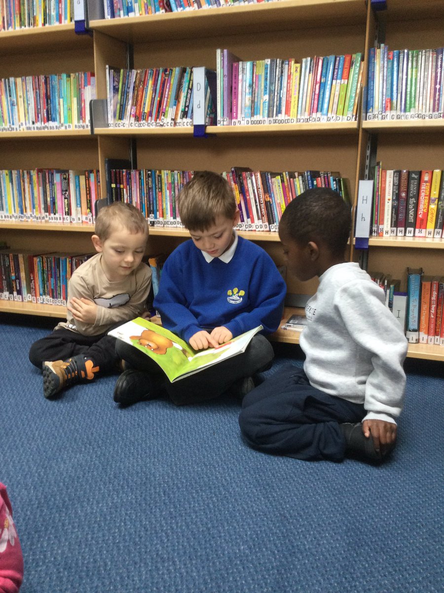 Y3StJamesNN5's tweet photo. Year 3 peer reading with Nursery 📚 https://t.co/ophJ0ayohN