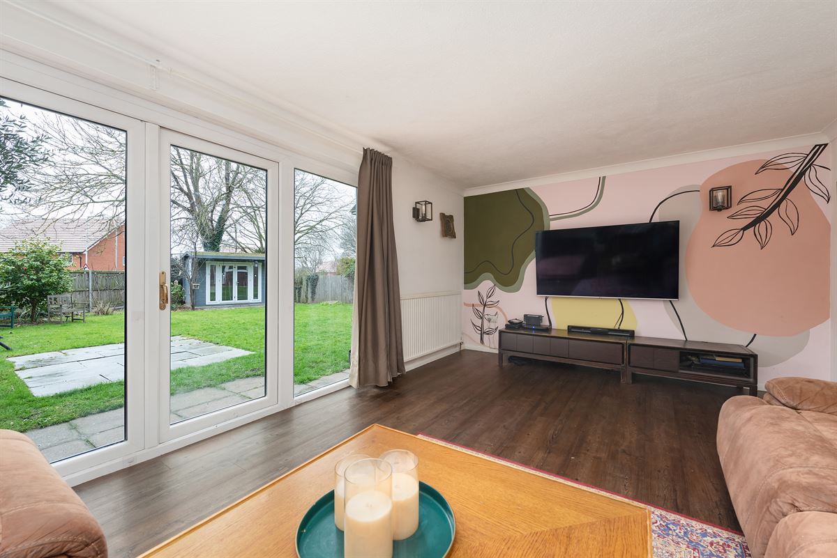 EstateAgentsKEA's tweet image. Stunning 5 bedroom spacious &amp;amp; modern detached house in #Cliffsend #Ramsgate just a short distance from new highspeed rail link to London Great size rear garden &amp;amp; double garage
Click or Call Kent Estate Agencies on 01843 830430
bit.ly/3Jgp8zs
#Estateagent #propertyforsale