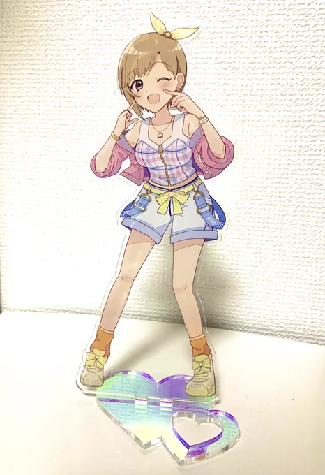 シンステで頒布予定の夕美ちゃんアクスタが届きました!!印刷とっても綺麗で、台座もオーロラみたいで可愛い19cmあるのでなかなかの大きさです。 #cin_stage 