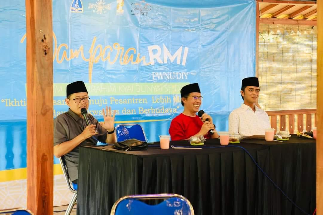 Ketua PCNU Kab. Magelang &amp; Ketua RMI PWNU Jogja, KH. Nilzam Yahya menandatangani MOU krjasama invest Bus NUGO, disaksikan KH. Mas’ud Masduqi, Rois Syuriah PWNU &amp; Dr. H. A. Zuhdi Muhdlor, Ketua Tanfidziyyah. Terima kasih RMI Jogja, kerjasama &amp; supportnya untuk NUGO international