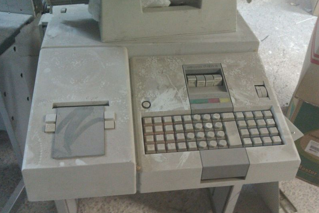 jmunnes's tweet photo. Con esta calculadora/computadora electrónica #Olivetti #P652 hacía las nóminas y los seguros sociales a base de tarjetas magnéticas. #QueTiempos https://t.co/iFPQpLgAtz