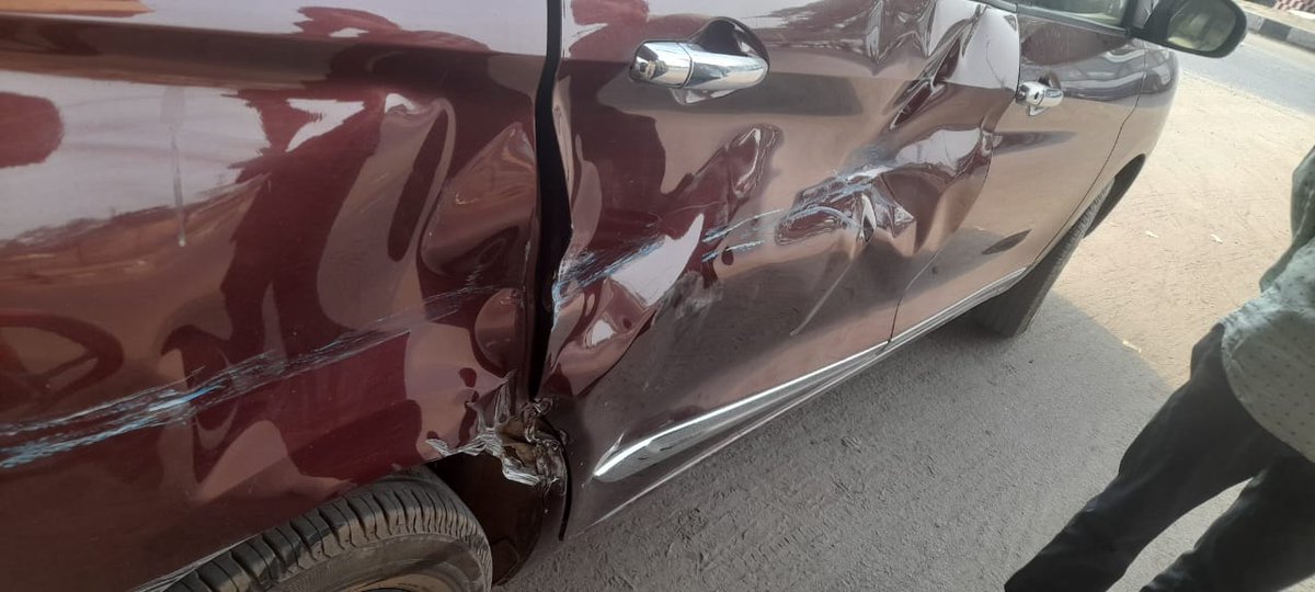 i_srd's tweet photo. Truck having registration number ( not full ) OD 09--7315 struck my sister's car from behind under jagatpur flyover and fled away towards Manguli . Incident recorded on CCTV fixed under the bridge .Please catch the culprit .Though a PCR from the sport drove behind it @cpbbsrctc https://t.co/3My6201B4P