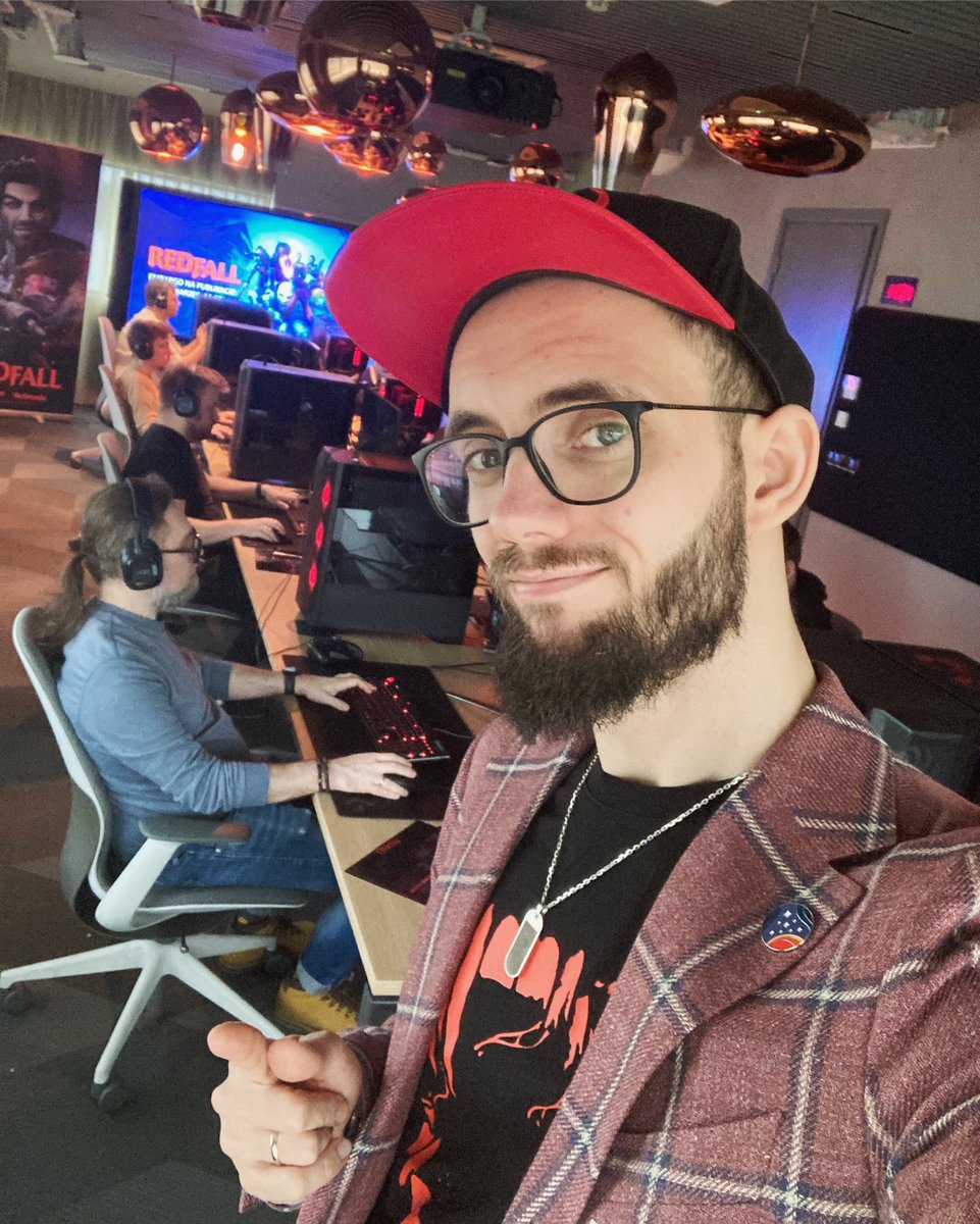 lecho_himself's tweet photo. A w co my dziś tu gramy? Wąpierze? Nie wierzę!
Możliwość grania w gry przed premierą, i pokazywania ich ludziom, to niezmiennie jedna z najlepszych rzeczy w tej pracy 🥰
#Redfall #RedfallPL #pokaz #show #event #imprezka #takapraca @bethesda_pl https://t.co/ek5VVvISY9
