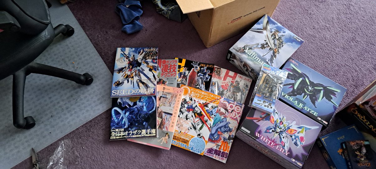 PrinnyImposable's tweet photo. So dam heavy Package came woot @hobbylink 
#nopla #plamo #gunpla https://t.co/JIBJ86ywyD