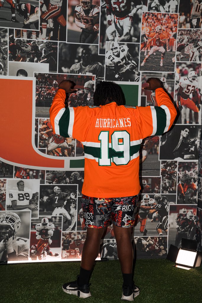 BryanWallace71's tweet photo. Just a few pics from my amazing visit to paradise @CraigHaubert @CoachMirabal @coach_cristobal @CoachEdPata @CoachHarriott @TheUCReport @RWrightRivals https://t.co/HmPM4qSYZ4
