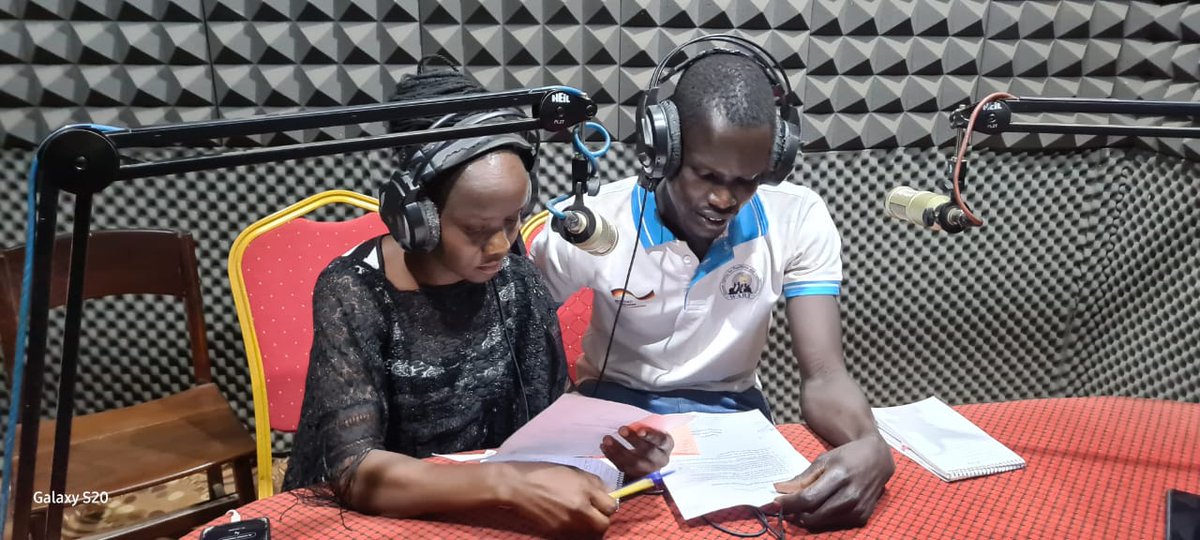 Wartsouthsudan's tweet photo. Through the DDSC Radio Program, the conversation around #GenderEquity and #Equality is taking shape in Central Equatoria State. Listeners continue to share the lessons learned! Join us this Saturday as we drive the change we desire.
 #EmbraceEquity #IWD2023
#SSOT 
@GERinSSD https://t.co/ff7HNwGcTr