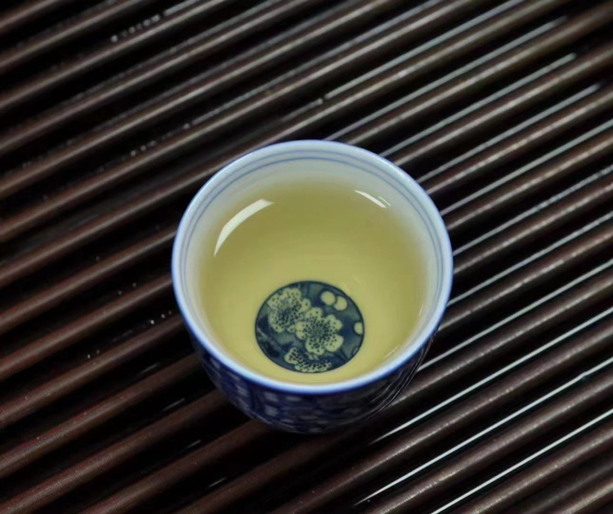 YongEnchaye's tweet photo. 月光白龙珠 #茶 #老茶 #老白茶 #中國茶 #古樹茶 #茶道 #普洱 #普洱茶 #回甘 #生津 #お茶 #tea #cha #chinesetea #tealife #teatime #tealovers #tieguanyin #oolong #oolongtea #agedtea #liubao #liubaotea #rawpuer.#rawpuerh #puer #puertea #puerh #puerhtea #agedtea #oldtea #teastagram https://t.co/Xwdrd7iIBl