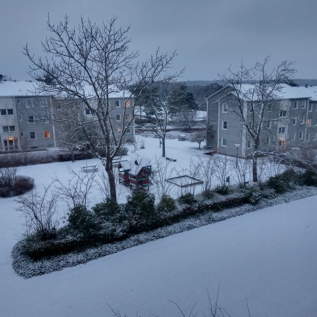 It has felt like spring the last few days, beautiful sunny weather and this is what I woke up to.

I love the view from the new apartment, but I am looking forward to seeing it in full spring, think that is my favourite season.