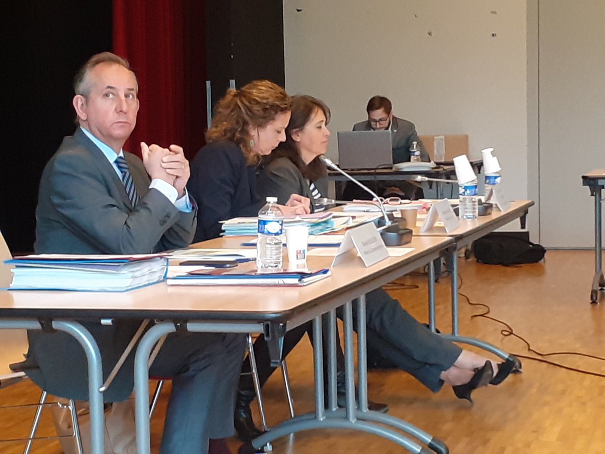 PrefAquitaine33's tweet photo. #EPMP🌳| Emmanuelle DUBLÉE, préfète des #DeuxSèvres, représente Étienne GUYOT, préfet de #NouvelleAquitaine, à la présidence du Conseil d'administration de l’Établissement Public du Marais poitevin.
➡️Une instance de gestion, partage et échanges entre les acteurs du territoire. https://t.co/1PmYRXBALT