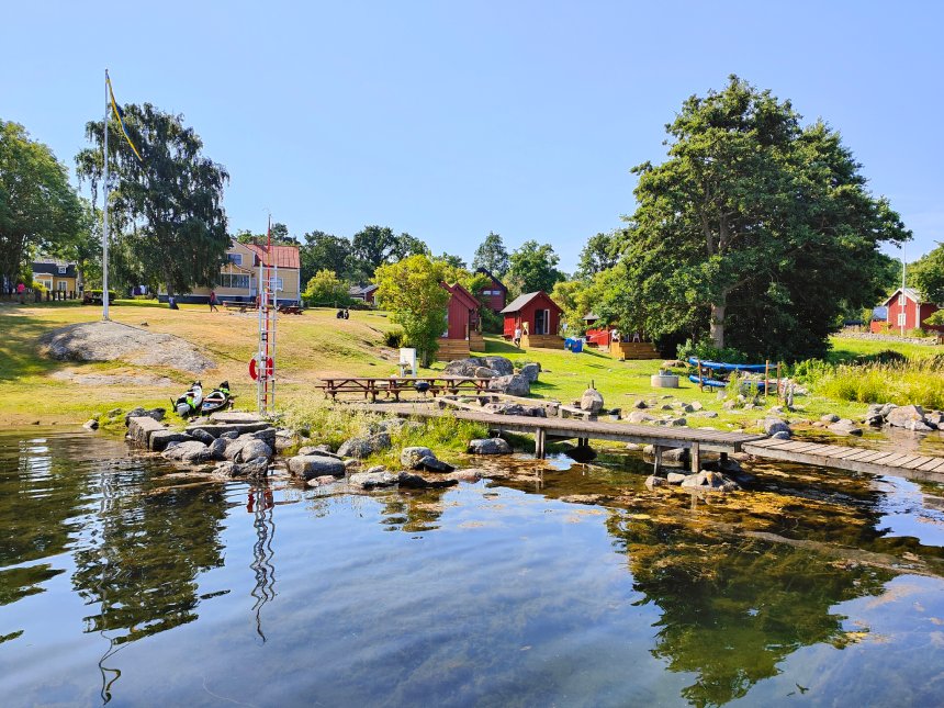 reishonger's tweet photo. Komende zomervakantie naar Zweden? Wij hebben een hidden gem voor jou! 🤫Tärnö, een heerlijk relaxt eilandje in de archipel van Karlshamn in het prachtige zuiden van Zweden. 🇸🇪 #reishonger https://t.co/ReFfENEdf8 #Zweden #Sweden #vakantie https://t.co/4snth8oxL0