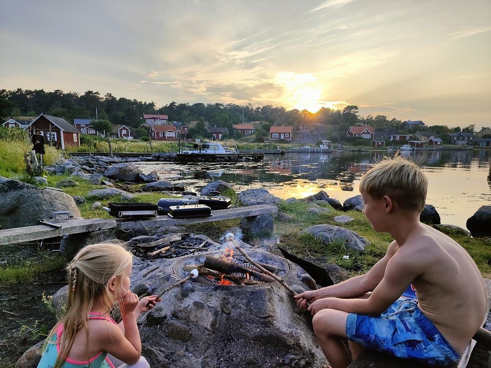 reishonger's tweet photo. Komende zomervakantie naar Zweden? Wij hebben een hidden gem voor jou! 🤫Tärnö, een heerlijk relaxt eilandje in de archipel van Karlshamn in het prachtige zuiden van Zweden. 🇸🇪 #reishonger https://t.co/ReFfENEdf8 #Zweden #Sweden #vakantie https://t.co/4snth8oxL0