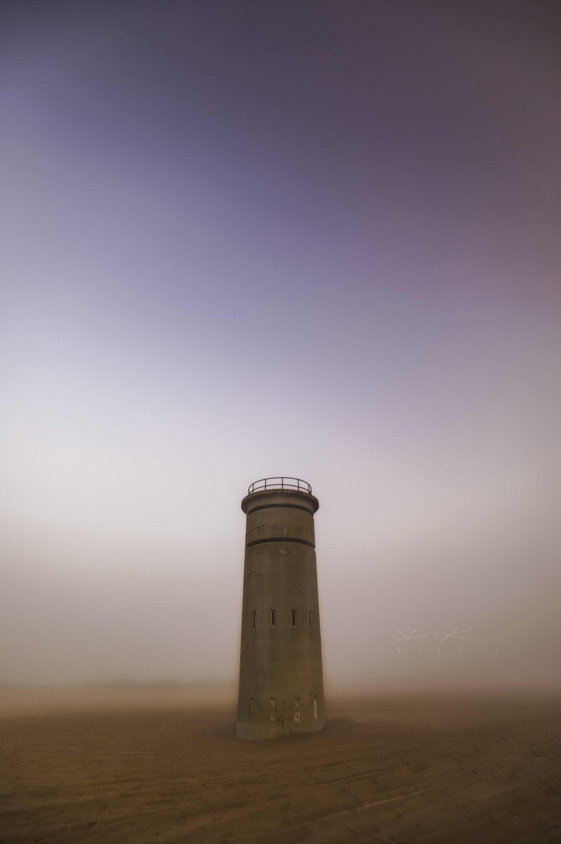 What’s up everyone! You all did great on the #SiKPhotoChallenge yesterday!!
Todays theme is #Minimalism. Share your shots that are #minimalistic in nature.
Here’s a shot from #RehobothBeach on a very #foggy morning. Old #WWII #observationtower.
Like/Comment & #Retweet your favs!