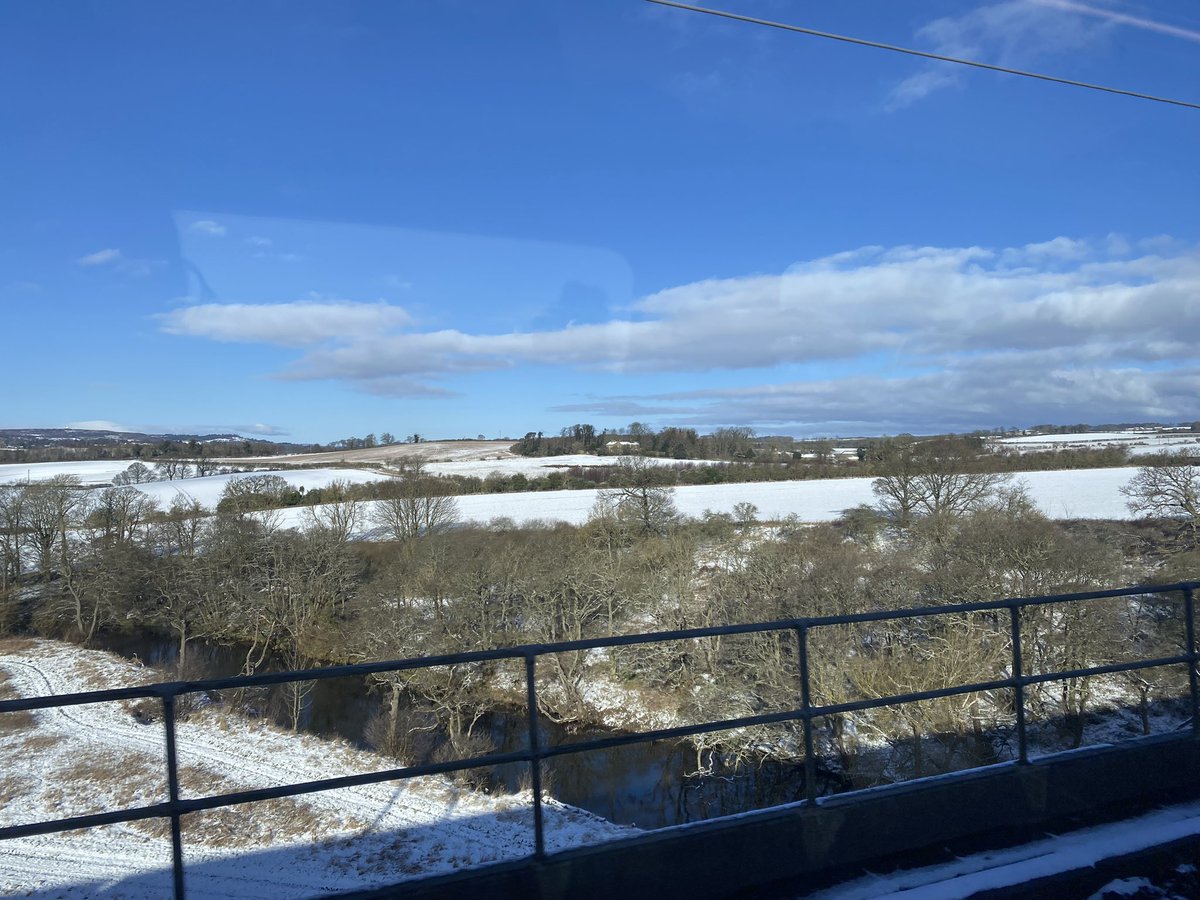 Now hot footing 🚂 back to London to join <a href="/pmitchellHEE/">Patrick Mitchell</a> <a href="/mbeah_bankas/">Henrietta Mbeah-Bankas</a> and some great friends from Australia <a href="/MedicalDeans/">Medical Deans Australia & New Zealand</a> for their study tour. Did not expect snow!!