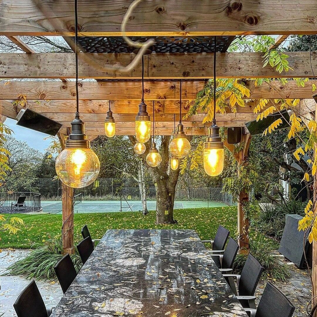 An outdoor electrical masterpiece by @wire.ldn. Although we may want the weather to dry up a bit, this space exudes style and we would love to spend some time here. 

Anyone for a game of tennis?

#lighting #industville #tradelighting #outdoorpendants