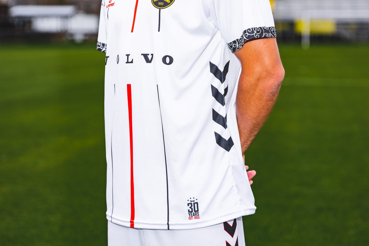 footballshirt's tweet image. The Charleston Battery have unveiled their 2023 Away Kit for their 30th anniversary season.

Read more: footballshirtculture.com/new-kits/charl…

#CB93 #UpTheBattery #CharlestonBattery #footballshirt #soccerjersey #USL #hummel