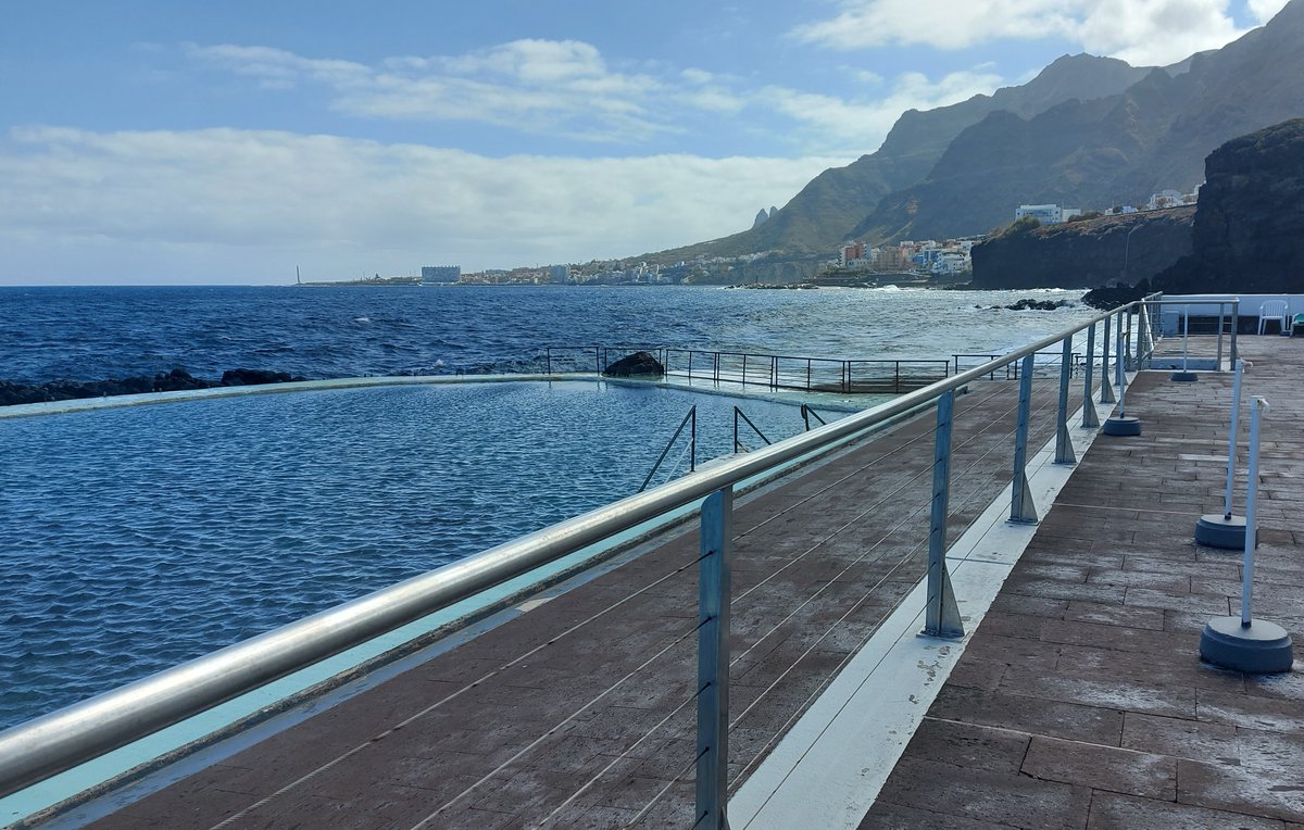 cnbajamar's tweet photo. Si quieres estar informad@ sobre la meteorología de Bajamar y el estado de las mareas, tan solo tienes que visitar nuestra web. Allí encontrarás, además, webcambs en vivo para observar el estado del mar en tiempo real. 👇  
https://t.co/lT8qaITxSw https://t.co/mDnucPgp4S