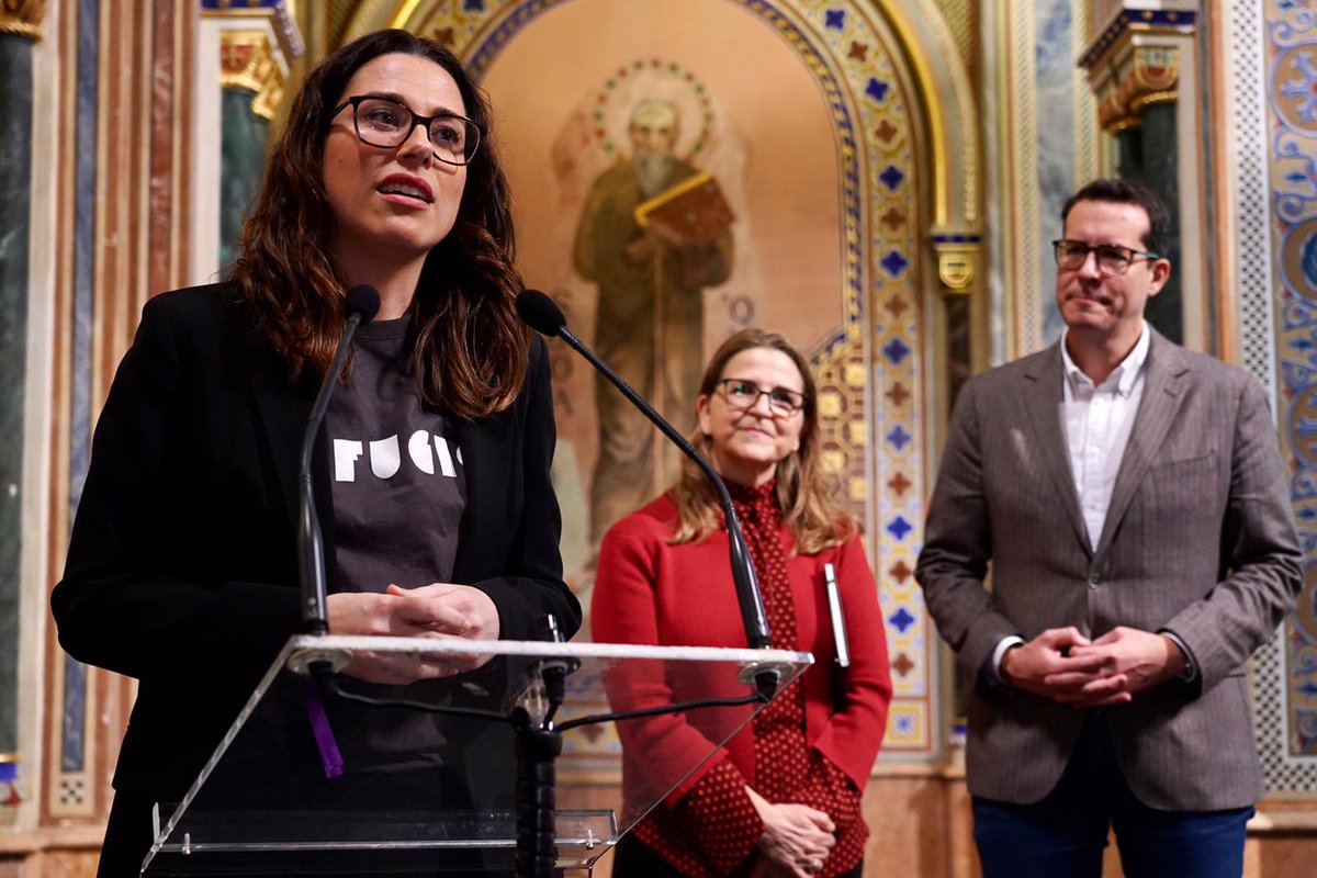 fvmpendirecto's tweet photo. 🟢🟡 @AitanaMas, vicepresidenta del Consell i consellera de @GVAInclusió felicita a tots els municipis participants per la gran tasca del municipalisme durant els darrers anys. #PremisFVMPBonGovern22 https://t.co/PBcYDMJKaQ