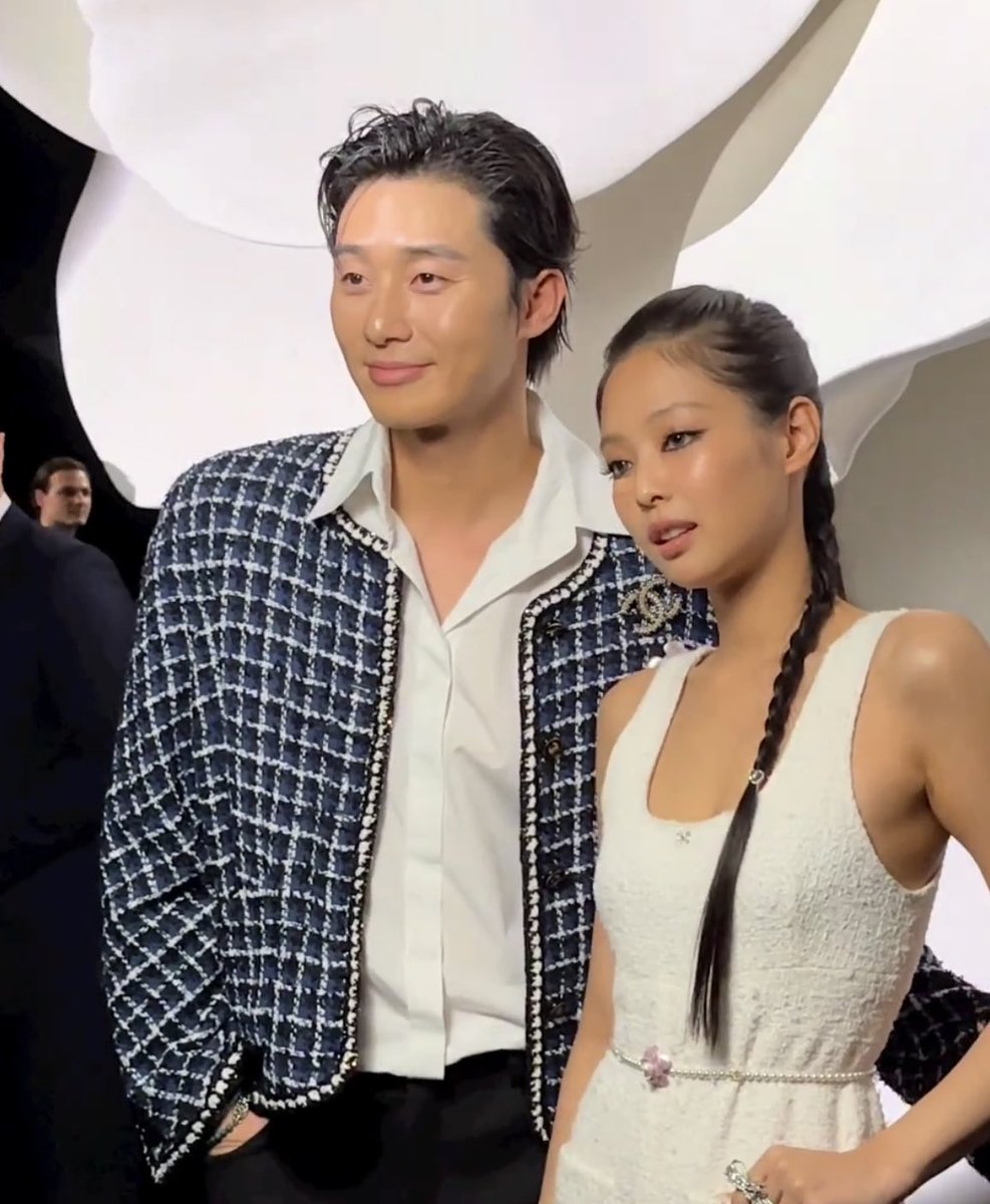 #JENNIE with Park Seojoon at the CHANEL Fall-Winter 2023/24 Show in ...