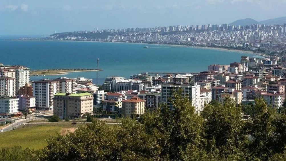 Atakum Belediyesi’nin yeni #deprem yönetmeliği kabul edildi.

1 Ocak 2019'dan önce yapı ruhsatı alan ve yapı ruhsatları geçerli fakat temel betonu dökülmemiş yapılar;

Jeoloji, Jeoteknik ve Jeofizik zemin etüt raporları, yürürlükteki yönetmelik hükümlerince yeniden etüt edilecek.