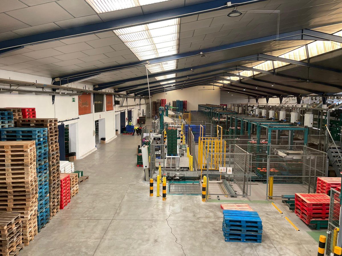 GVAhisenda's tweet photo. 📍🗣️El conseller @ArcadiSD es desplaça a la comarca de La Ribera per a reunir-se amb el D.G. de Model Econòmic, José Moreno, i les empreses @icfcicecream i Juan Motilla S.L. en Alzira i Carcaixent. https://t.co/8XwGlAV1hs