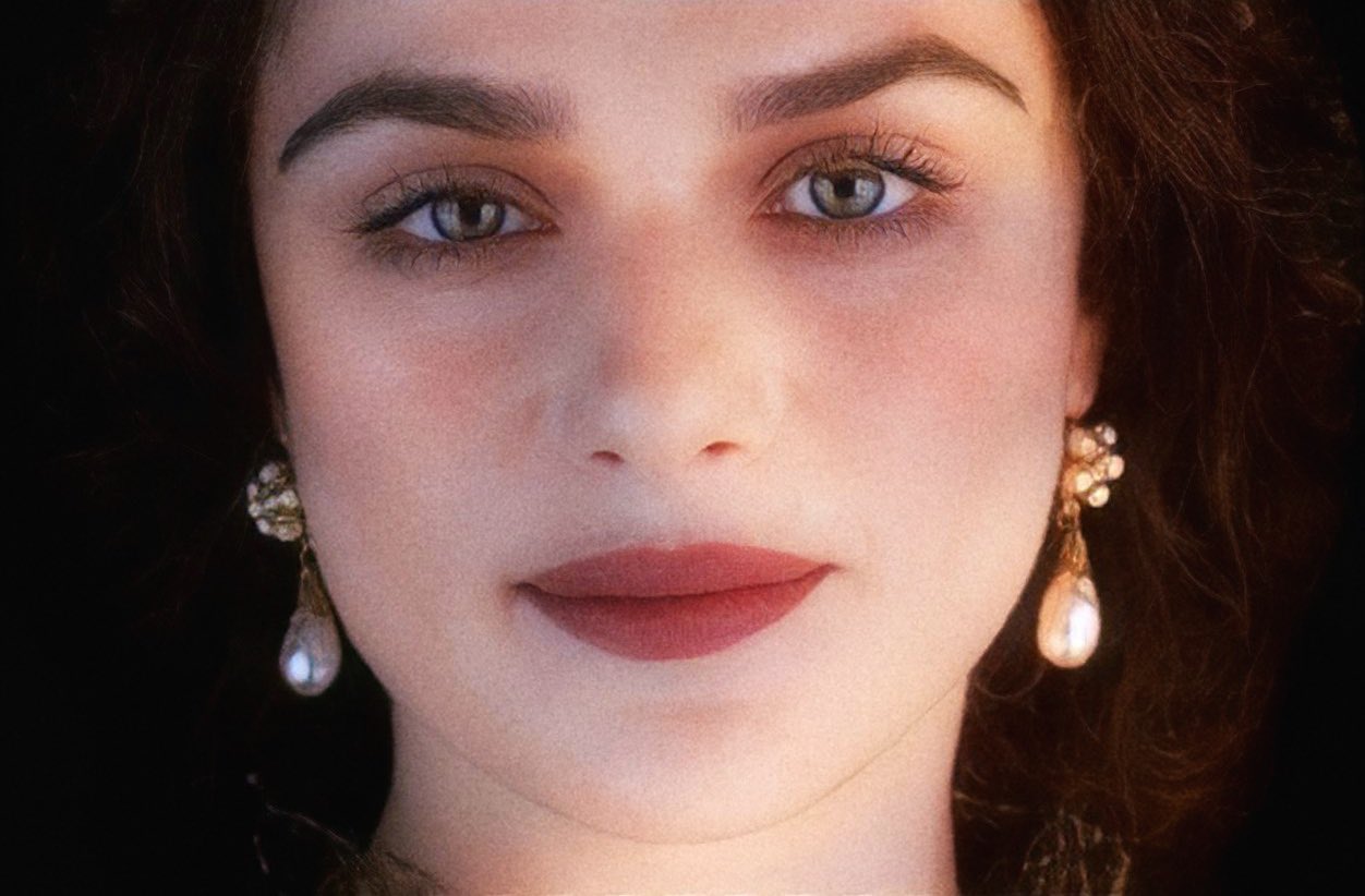 Happy birthday to my favourite human being , rachel weisz  