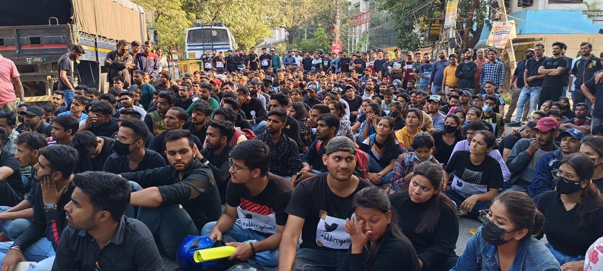 RahulChamoli213's tweet photo. भ्रष्ट राजनेताओं व भ्रष्ट अधिकारियों की भेंट चढ़ी कनिष्ठ अभियंता परीक्षा 2021 
Credit goes to @UKPSCOFFICIAL 

डबल इंजन की सरकार @BJP4India से न्याय की गुहार
#justice_with_UKPSC_JE_students 
#we_want_segregation 
@narendramodi @AmitShah @ukcmo @pushkardhami @tsrawatbjp @PMOIndia https://t.co/sPyrVmFhlq