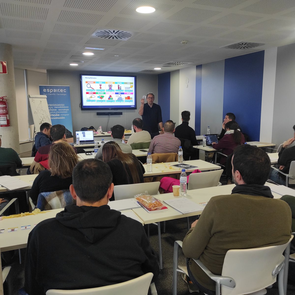 espaitec's tweet photo. 👥 Empresas de la #FamiliaEspaitec han participado en un taller para conocer las ventajas de aplicar el #Management 3.0 en sus organizaciones en un contexto tan cambiante como el actual

✅ La iniciativa se enmarca en el ciclo Recicla't Espaitec

🔗 https://t.co/25oqdi37q7 https://t.co/4FtbacaC52