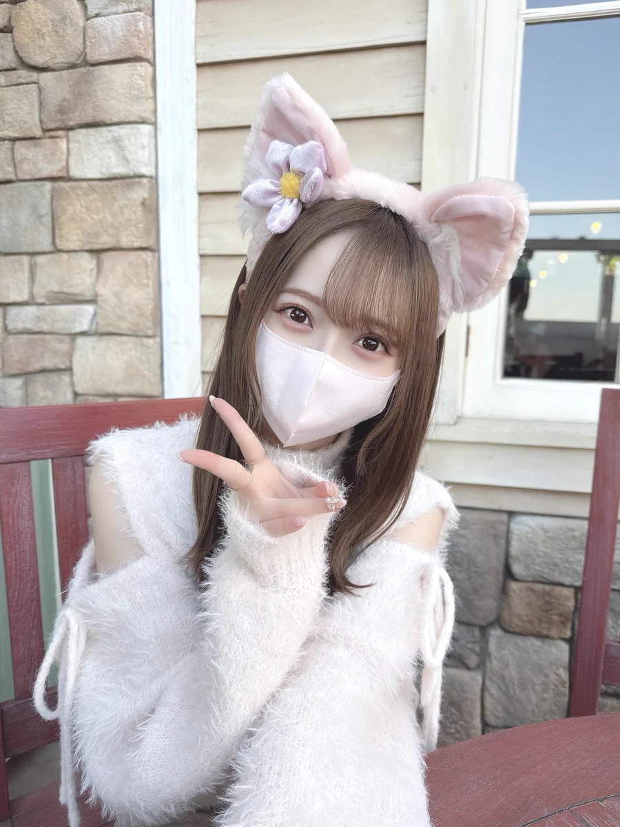 FqnOnwAakAI6HFK?format=webp&