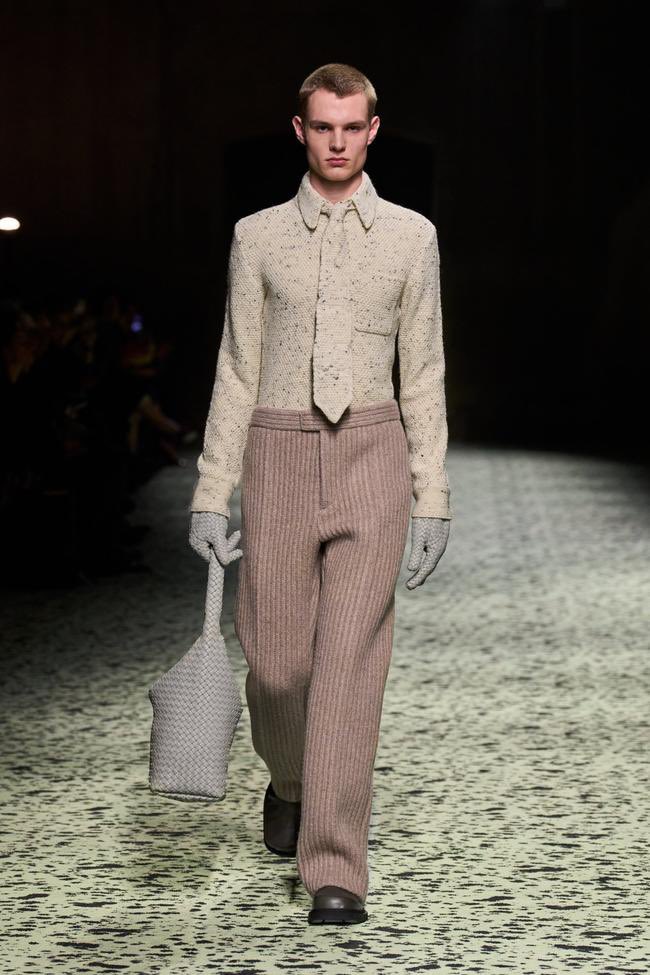 dubinkaitem's tweet photo. Impressed by this Bottega Veneta materials and colors. #BottegaVeneta #textures #colors https://t.co/mziY8ejVGT