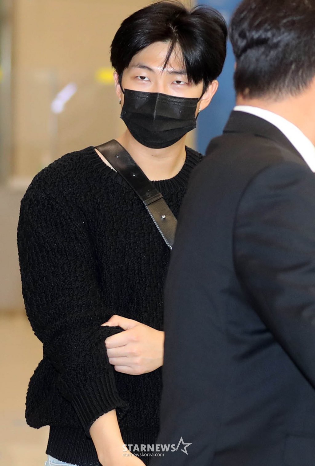 News1 and Osen] Namjoon arrives back in South Korea - 171221 : r/bts7